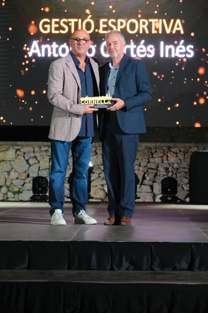 Toni Cortés con el Regidor de Deportes del Ajuntament de Cornellà, Enrique Vanacloy Valiente