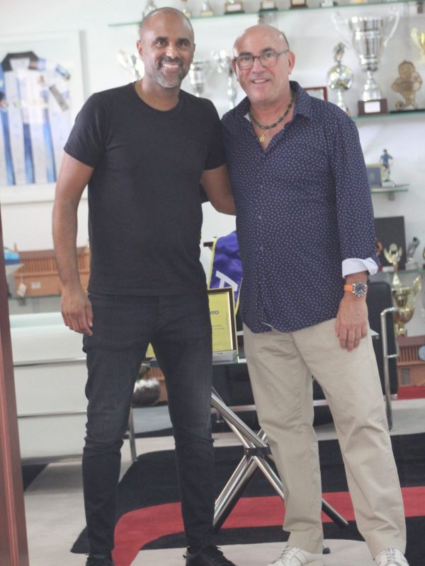 Agradecimiento de Toni Cortés. Toni Cortés con Eddie Cardoso.