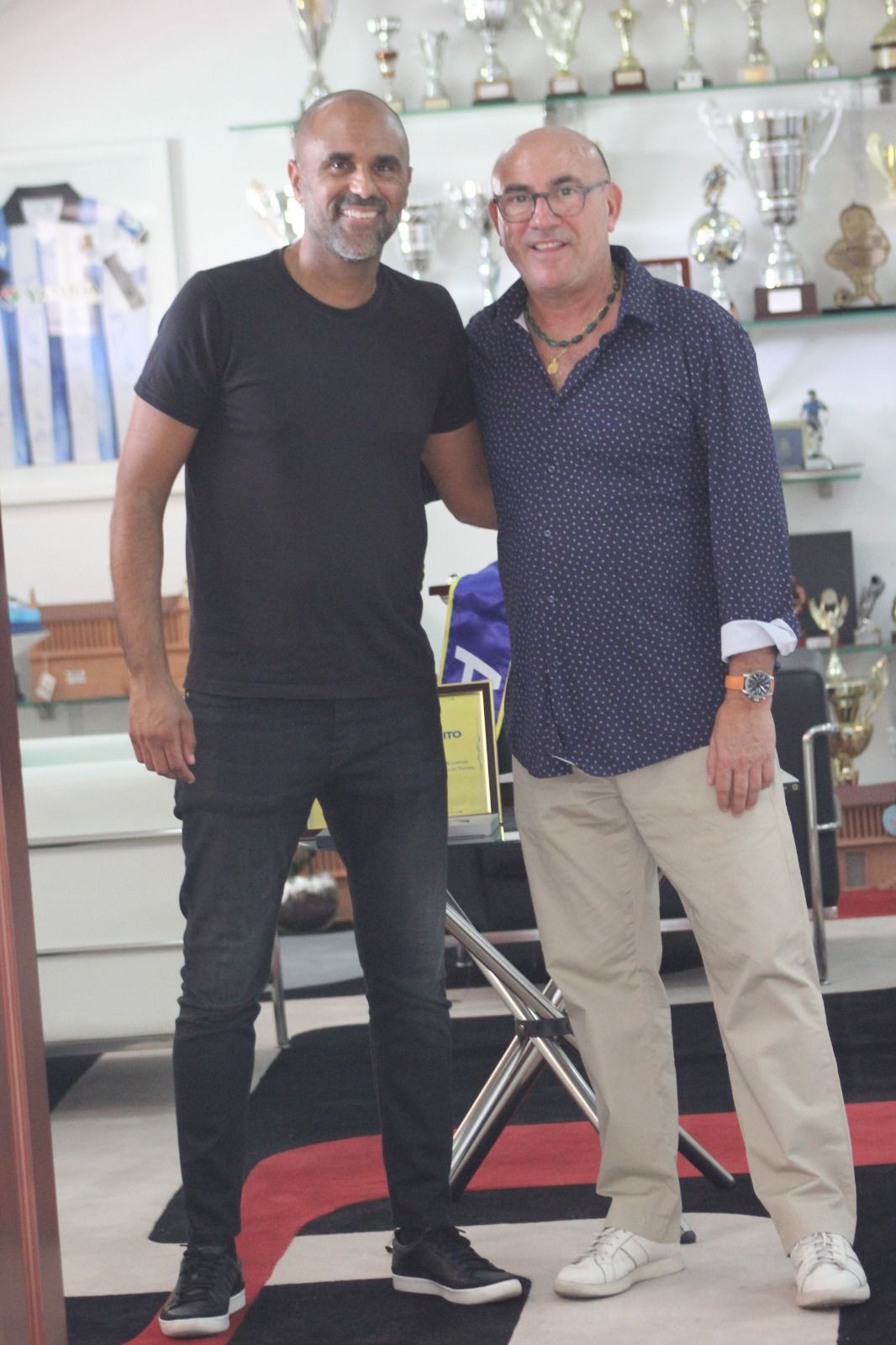 Agradecimiento de Toni Cortés. Toni Cortés con Eddie Cardoso.