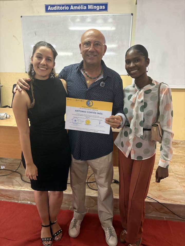 Toni Cortés en la Universidad Agostinho Neto