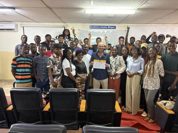 Toni Cortés na Universidade Agostinho Neto