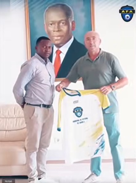 Vídeo de homenagem da AFA Angola a Toni Cortés pelos seus 13 anos de trabalho e pelo seu impacto no futebol do país