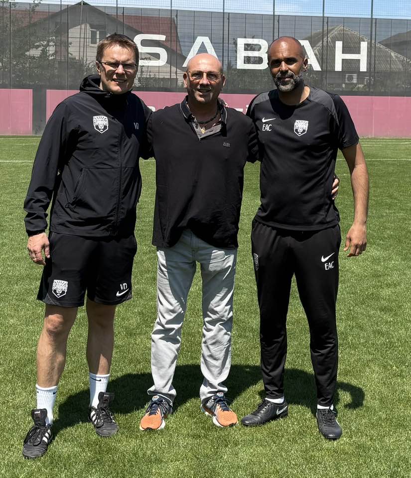Toni Cortés con Valdas Dambrauskas y Eddie Cardoso.