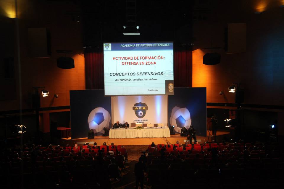 Proyectos formativos creados en Angola (2013-2026). Vista general del auditorio