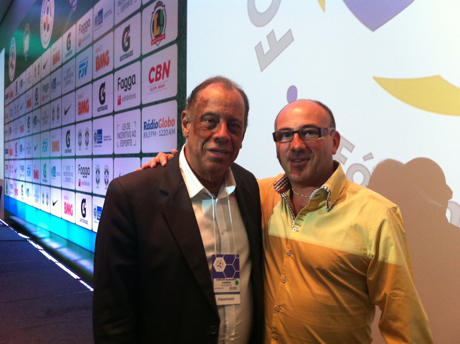 Toni Cortés junto a Carlos Alberto Torres, campeón del mundo con Brasil en 1970.